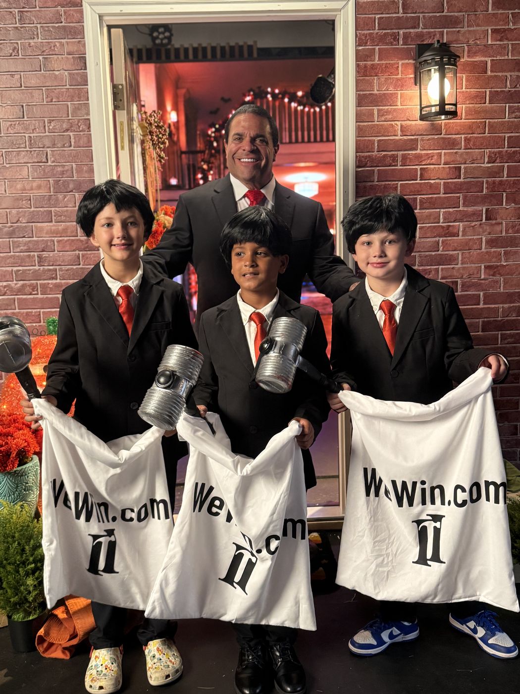 Darryl Isaacs with the three Little Darryls, hammers and WeWin.com pillowcases in hand.